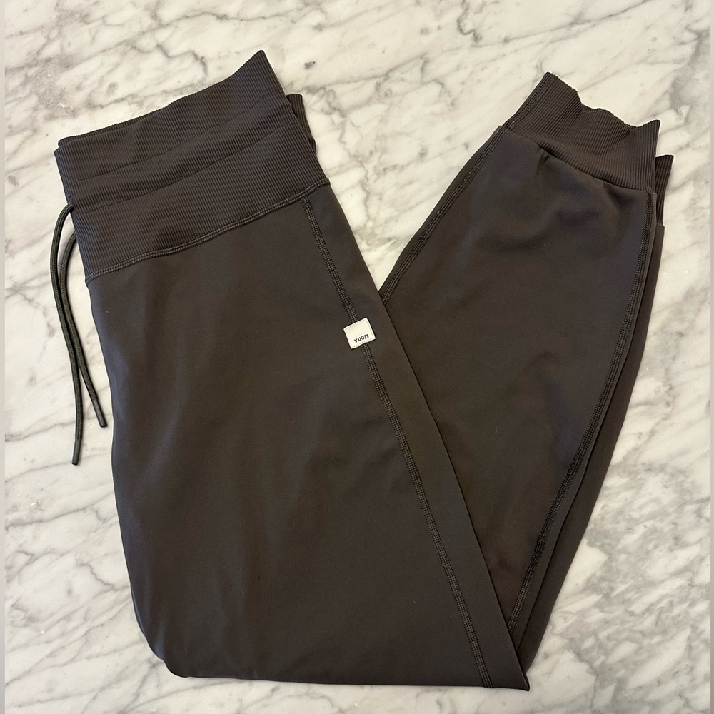 Vuori Daily Jogger Legging Size S Oregano